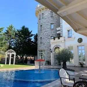 Castle Konti فندق